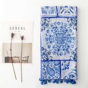 Neues Design <span class=keywords><strong>Navy</strong></span> Floral Printed Viskose Schal Fransen Kopftuch und Beach Cover Schal für Frauen Muslim Foulard <span class=keywords><strong>Wrap</strong></span> - Product Image 2