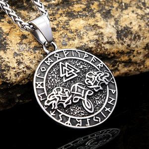 Yunnique – collier en acier inoxydable pour hommes, pendentif triangulaire avec tête de loup Viking, bijoux cadeau, design rond avec motif animal - Product Image 2