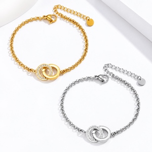 Bracelet en zircon à anneaux entrelacés en or et en argent, acier inoxydable, option plaqué or 14 carats sous vide - Product Image 1