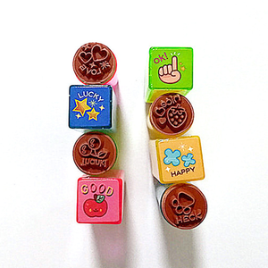 Offre Spéciale : Kit de Tampons de Récompense en Plastique pour Enfants avec Tampon Encreur Coloré et Étui – Jouet Éducatif, Kit de Tampons de Commentaires pour Enseignants – Vente en Gros Usine - Product Image 5