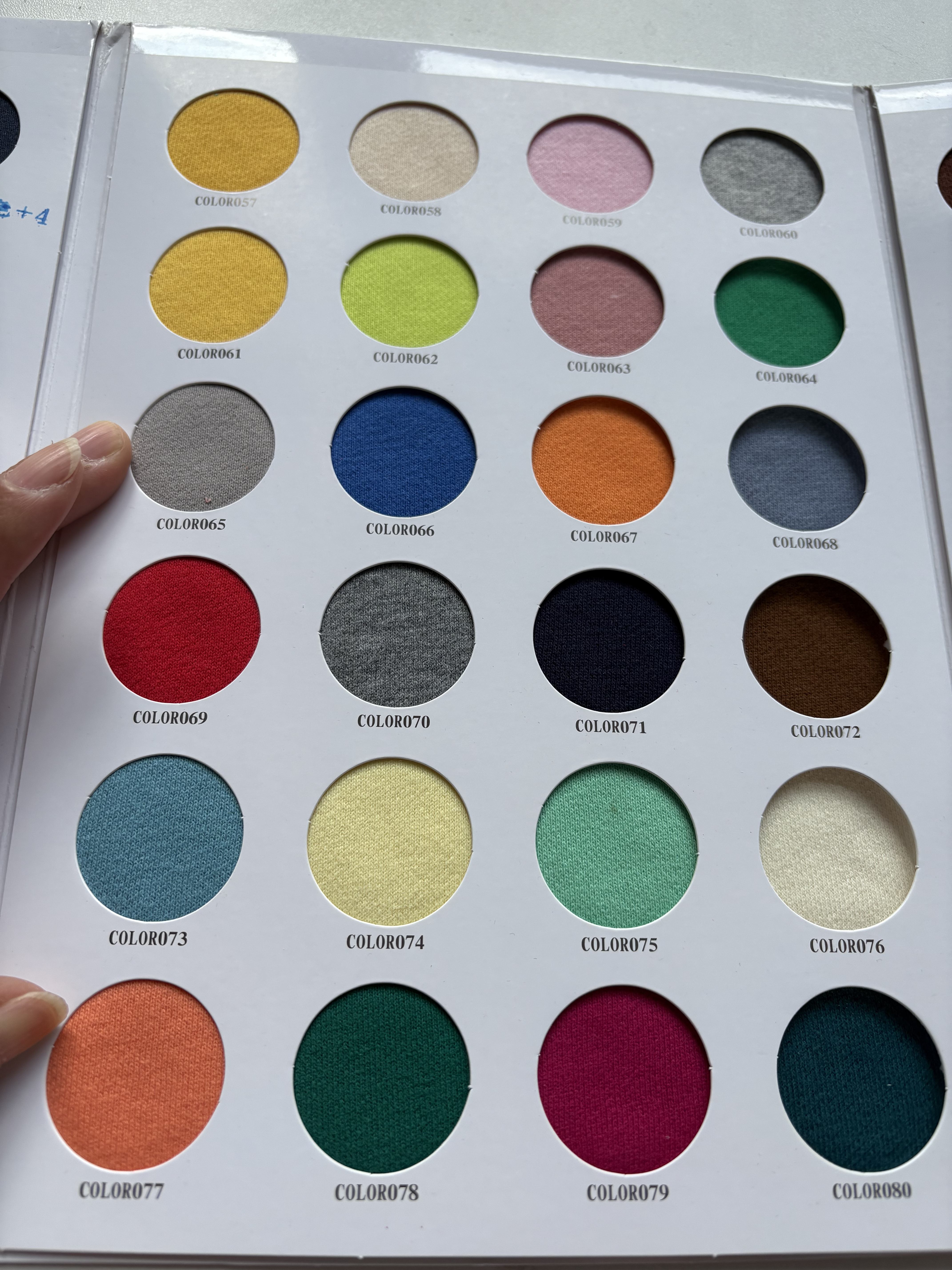 2 # quantité minimale de commande 50 ensembles par couleur