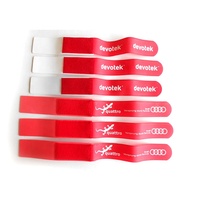 Gardez vos skis de fond organisés avec des sangles de ski à boucles et crochets imprimés avec logo personnalisé