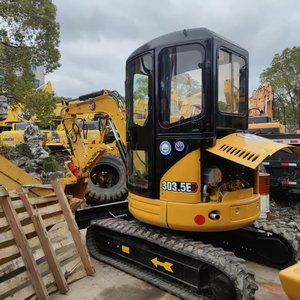 Excavatrice sur chenilles hydraulique d'occasion Caterpillar Cat303.5E du Japon, mini-excavatrice CAT303.5 de 3,5 tonnes avec lame de bulldozer et chenilles en caoutchouc - Product Image 1