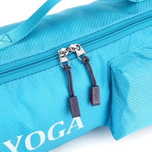Sac de yoga en polyester et nylon de grande capacité, sac à dos de rangement pour tapis de yoga épais et élégant pour femme avec logo personnalisable - Product Image 3