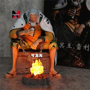 Figura de Anime de One Piece: BT <span class=keywords><strong>Silvers</strong></span> <span class=keywords><strong>Rayleigh</strong></span> Sentado, Rey Oscuro junto a una Fogata, Bebiendo - Estatua, Modelo, Escultura, Artesanía de Plástico - Product Image 1