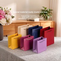 Boîtes cadeaux personnalisables en gros pour bijoux, sacs en papier kraft, sacs de rangement pour accessoires, emballages en carton blanc offset