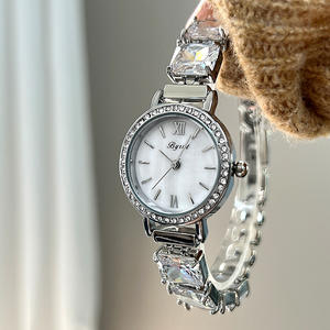 Reloj de pulsera de nácar y circón de gama alta para mujer Reloj de cuarzo sofisticado y nicho - Product Image 3