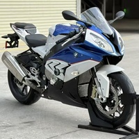 Moto sportive BMW S1000RR d'occasion, essence, 999 cm³, quatre cylindres en ligne, refroidie par eau, superbike, en excellent état de marche, moto de course, conduite sur autoroute