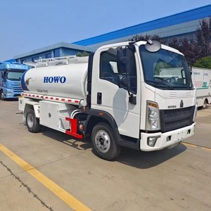 Petit camion-citerne HOWO 4x2 de 6000 L pour le transport de liquides inflammables, de diesel et d'essence - Product Image 2