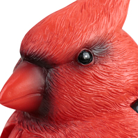 Lumière en résine d'oiseau cardinal rouge à énergie solaire dans une cage, piquet de jardin avec lumière LED, décoration de Noël en plein air pour la cour, le chemin