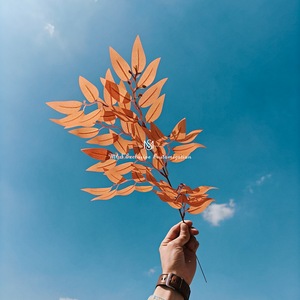 ใบไม้ประดิษฐ์สีส้มสดใส เหมาะสำหรับตกแต่งในฤดูใบไม้ร่วง งานแต่งงาน และงานอีเว้นท์ต่างๆ ใบไม้ร่วงแบบสมจริง - Product Image 3