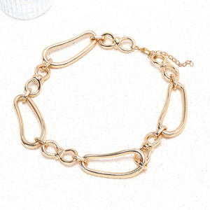 Collier ras du cou G Bold plaqué or 18 carats, maillons trombone, style pull, unisexe, tendance et épais - Product Image 4