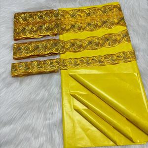 <span class=keywords><strong>Bazin</strong></span> Riche de Haute Qualité avec Bordure en Dentelle Éclatante, <span class=keywords><strong>Bazin</strong></span> Brodé 100 % Coton, Broderie <span class=keywords><strong>Bazin</strong></span> Riche - Product Image 3