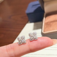 Elegante S925 Silber Vierblättrige Moissanit-Ohrstecker 925 Sterling Silber Hypoallergene Marquise-Blumen-Ohrstecker