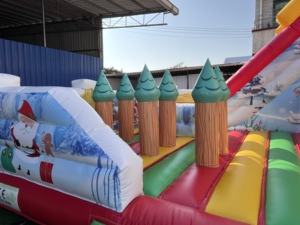 Terrain de jeu gonflable sur le thème de Noël, en matériaux écologiques et sûrs, château gonflable avec toboggan - Product Image 6