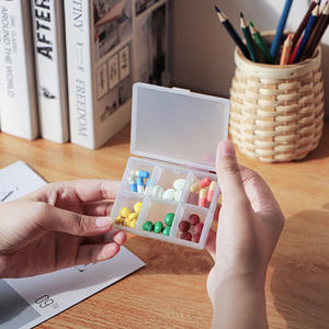 Étui de rangement pour pilules Cotton Road avec compartiments pour la distribution portable de médicaments et la protection contre l'humidité - Product Image 3