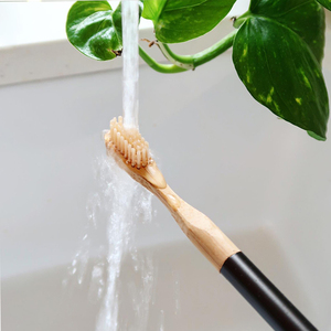 Cepillo de dientes de metal Premium con cabezal de cepillo PLA desmontable Cerdas suaves ecológicas plegables para uso doméstico - Product Image 2