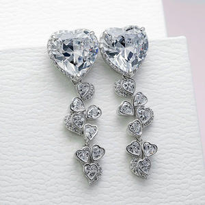 Boucles d'oreilles pendantes en or blanc E1406, motif cœur, serties de cristaux et strass, pour mariage, romantiques, bijoux pour femme - Product Image 3