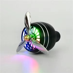 Led ánh sáng xe làm mát không khí không khí lực lượng cánh quạt hình dạng nước hoa Vent Clip trang trí hương liệu Fan tự động nước hoa AR đồ trang trí - Product Image 3