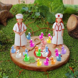 Mini Patitos de Resina con Gorro de Enfermera, Figuras de Animales Pequeños para Decoración de Jardín en Miniatura, Casa de Muñecas - Product Image 3