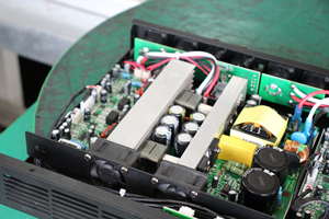 LU4 Professional Sound Amplifier Lautsprecher Hochleistungs-4-Kanal Digital Class D Metall ausgang 1600W - Product Image 6