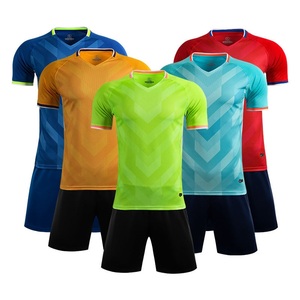 Maillot de football personnalisé de qualité supérieure, imprimé par transfert thermique, 100 % polyester, col ras du cou, manches courtes, respirant, séchage rapide, antibactérien - Product Image 1