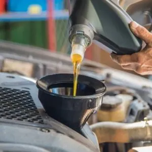 L'olio motore Diesel a prezzo inferiore mantiene l'alta efficienza del carburante del motore del veicolo dal fornitore della Malesia miglior prezzo