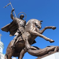 Statue de Saint George en bronze de Vincentaa, statue équestre avec cheval et dragon dynamiques pour la place de l'église