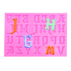 Juego de Moldes de Silicona para Manualidades con Letras del Alfabeto Inglés Mayúsculas y Minúsculas en Fuente Gótica y Números Arábigos - Product Image 2