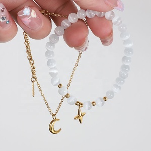 Set di gioielli a doppio strato da donna in acciaio inossidabile placcato oro 18 carati bracciale con ciondolo in pietra opale elastico con stella polare astrale e luna - Product Image 3