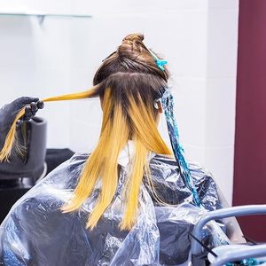 35 bavoirs jetables pour coiffure, 35×51 pouces, cape de salon jetable, cape de coiffure pour adultes pour coupe, coloration et shampoing, pour coiffeur - Product Image 5