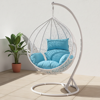 Fauteuil suspendu en rotin et aluminium moderne pour l'extérieur, avec coussins imperméables, idéal pour les cours et les parcs