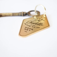 Porte-clés en laiton gravé personnalisé, anneaux plats en métal pour porte-clés de voiture, porte-clés d'hôtel