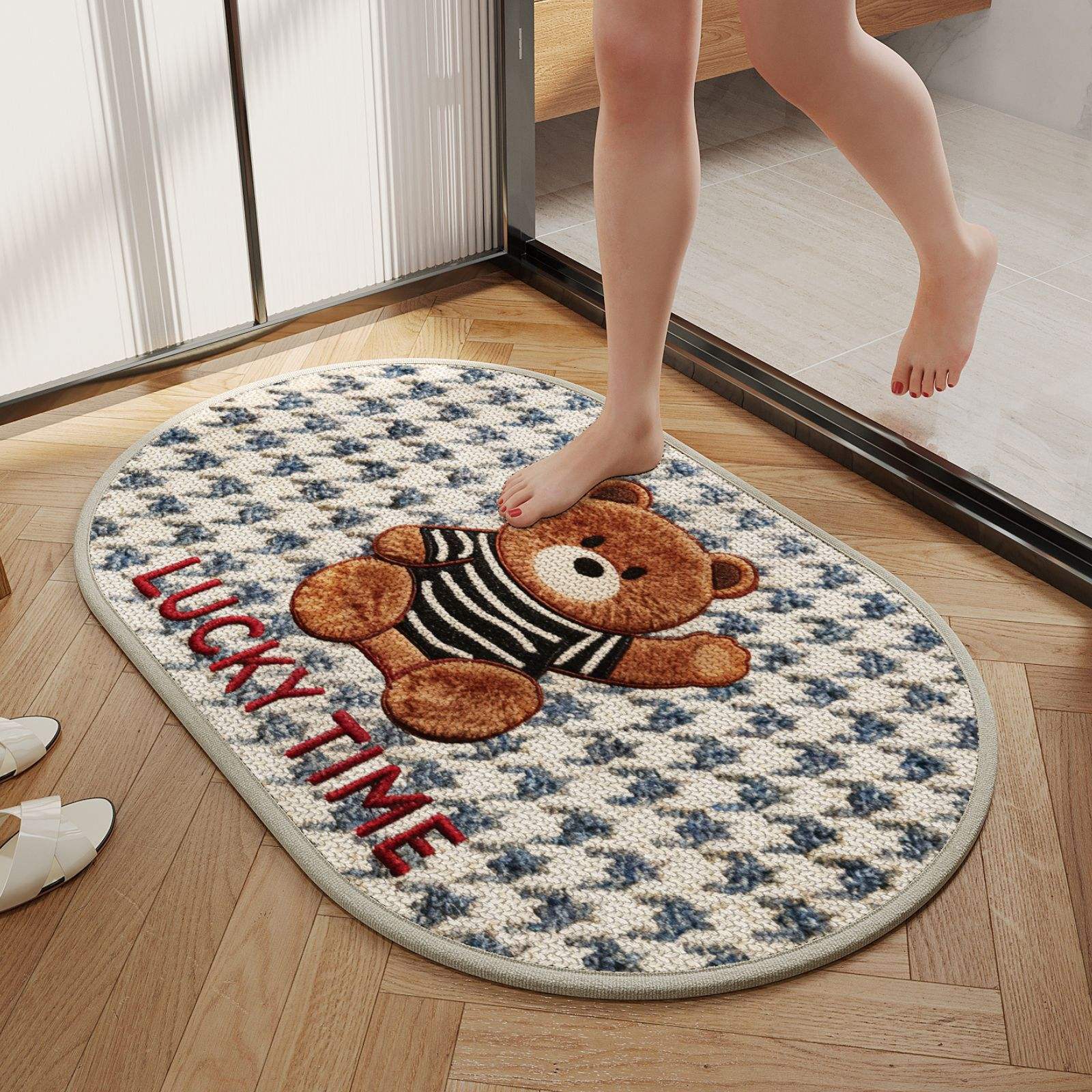 หมีนำโชคพร้อมฐานยางลินิน