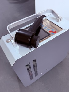 Machine de nettoyage au laser pulsé industrielle portable de type valise 100W 200W 300W à refroidissement par air avec source Raycus JPT Portable T - Product Image 5