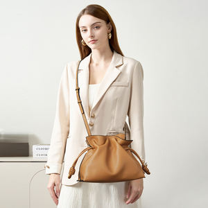 Nuevo Bolso Bandolera de Piel Vacuna con Forma de Nube para Mujer, de Alta Calidad, para el Día a Día - Product Image 3