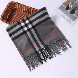 <span class=keywords><strong>Sciarpa</strong></span> e Scialle da <span class=keywords><strong>Donna</strong></span> in Morbido Poliestere con Stampa Digitale, Design Autunnale - Product Image 4