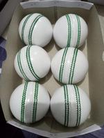 Produk Kriket Bola Kulit, Perlengkapan dan Produk Kriket