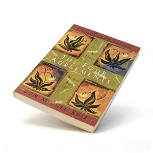 Los Cuatro Acuerdos: Guía de Libertad Personal y Crecimiento Espiritual de Don Miguel Ruiz - Product Image 6