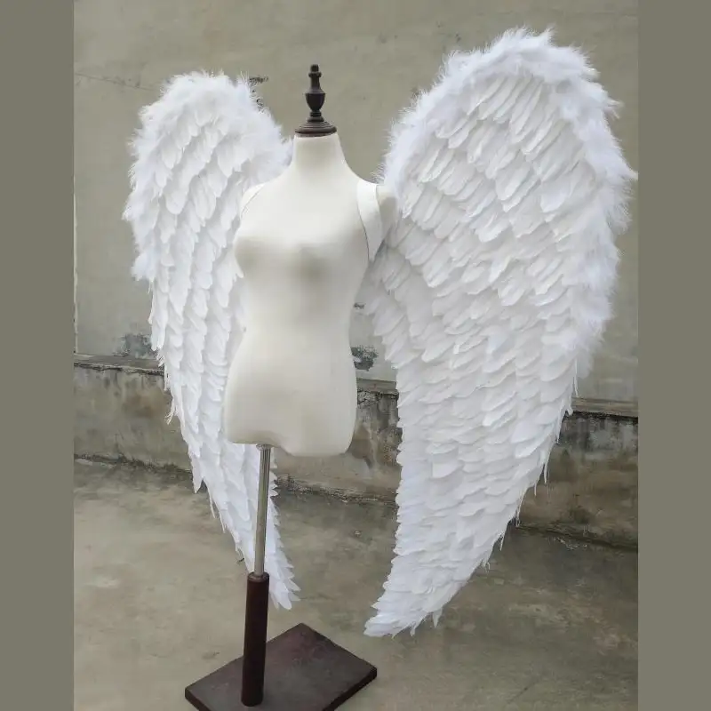 نموذج أجنحة الملاك سيكرت من فيكتوريا, نماذج تُظهر دعائم أجنحة ريش تجشؤ أبيض كبير