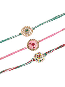 Conjunto de Tres Pulseras Rakhi Hechas a Mano con Perlas y Kundan para Hermano, Pulseras de Hilo para Raksha Bandhan con Cuentas de Perlas, Regalo Étnico para Festividades - Product Image 2