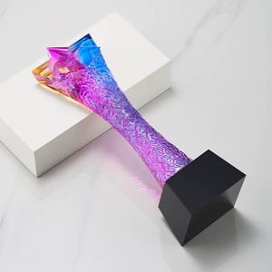 Trofi Kaca Baru <span class=keywords><strong>2026</strong></span>, Piala Penghargaan Kristal Berwarna-warni dengan Tiang Melengkung, Trofi Kolom K9 Mewah Custom dan Medali dengan Alas Hitam - Product Image 5