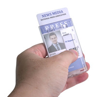 Porte-badge horizontal en plastique ABS dépoli OEM avec fente pour le pouce, distributeur de cartes rigides