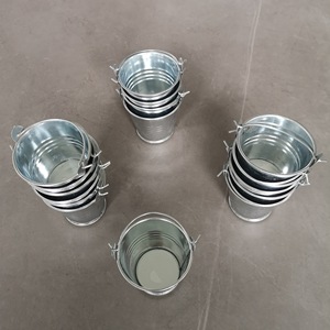 Mini verre à <span class=keywords><strong>vin</strong></span> créatif en métal baril de fer petits plats pour bière de petite amie drôle buvant un seau rouge Internet sans fuite - Product Image 4