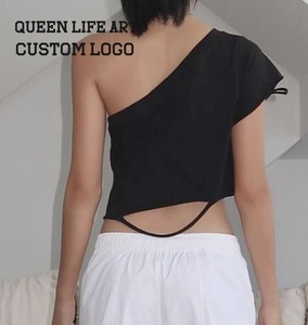 Trazos Verdes. Camiseta de Mujer Más Moderna de 2021, Diseño de Cuello Redondo, Estampado Digital con Apliques con el Diseño 'Mis Antepasados ​​No Estaban Libres en 1776' - Product Image 5