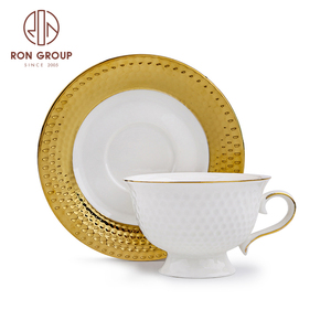 Juego de tazas de <span class=keywords><strong>café</strong></span> <span class=keywords><strong>y</strong></span> platillos con mango, juego de tazas de <span class=keywords><strong>café</strong></span> <span class=keywords><strong>y</strong></span> capuchino, cerámica chapada en oro, color blanco, borde dorado, venta al por mayor - Product Image 6