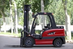 Solreign 3,5 Tonnen 4x4 Allrad-Diesel-Geländestapler mit 3-stufigem Mast, CE- und EPA-zertifiziert, für Landwirtschaft, Outdoor, unwegsames Gelände und Lagerhaltung - Product Image 3