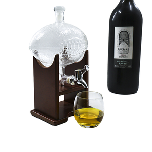Decantador de Whisky y Vino con Forma de Balón de Fútbol Premium - Dispensador Portátil con Base de Madera - Regalo Promocional Corporativo - Product Image 1