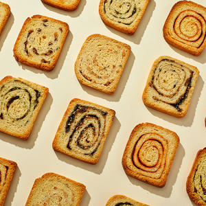 Vente en gros Zhaohui Non frit 285g tranches <span class=keywords><strong>de</strong></span> pain cuites à la vapeur aromatisées aux œufs nourriture instantanée biscuits aux fruits et légumes - Product Image 3