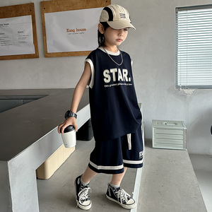 Ensemble d'été pour garçons : Gilet sans manches et short de sport en polyester, style décontracté pour le basketball, vêtements pour enfants - Product Image 1